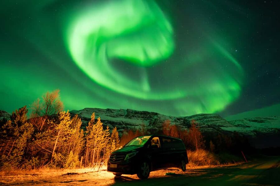 Tromsø: Northern Lights Chase, Local Guide, Foods & Pictures - Photo Gear and Included Pro Pictures: what you actually get