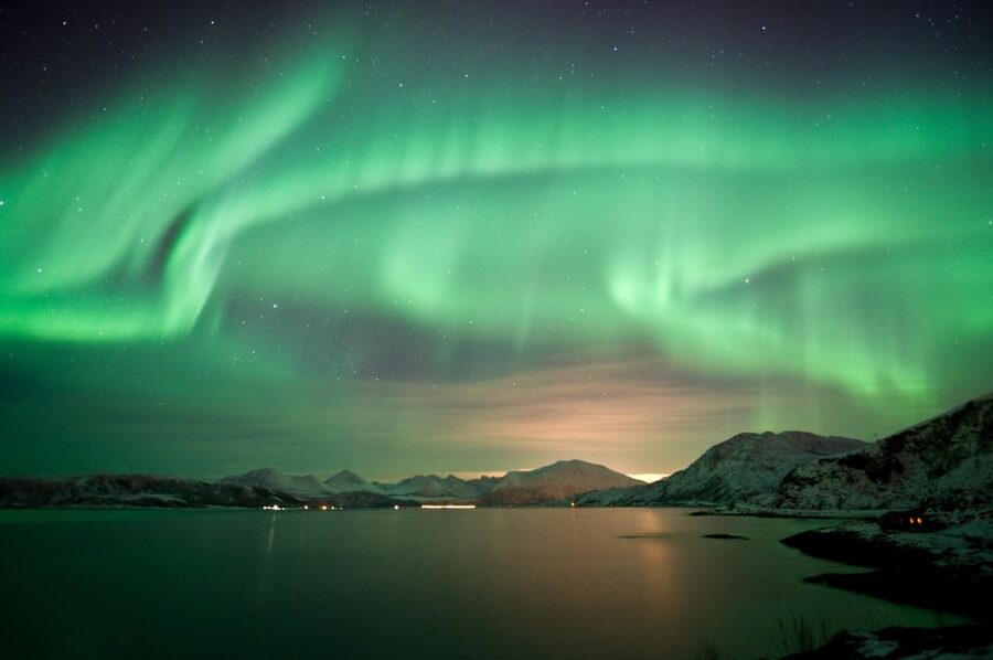 Tromsø: Northern Lights Cruise with 2nd Chance Guarantee - Drinks, treats, and staying awake for a late night