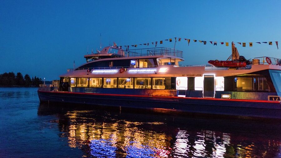 Tromsø: Northern Lights Cruise with 2nd Chance Guarantee - Northern Lights photography help, plus the reality of a moving boat