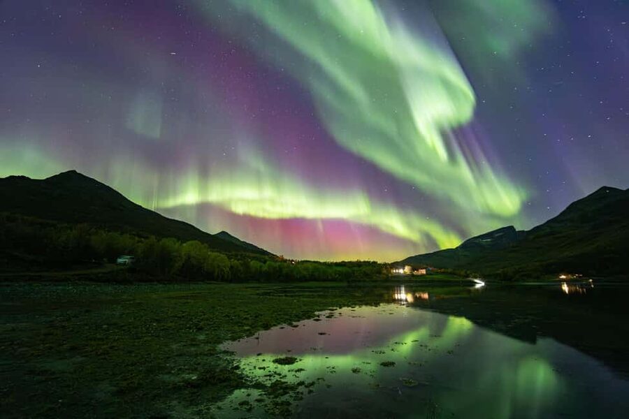 Tromsø: Northern Lights Hunt with Photos and Hot Food - Thermal suits and pro portraits: the photo setup is the real value
