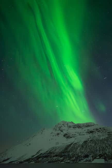 Tromsø: Northern Lights in a Minivan with Free Photos and a Hot Meal - Choosing the Best Direction: North, South, East, or West