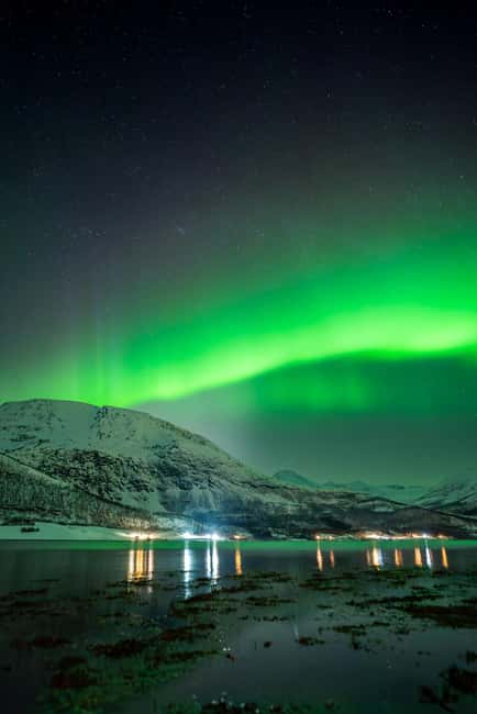 Tromsø: Northern Lights in a Minivan with Free Photos and a Hot Meal - Start Easy at Scandic Ishavshotel, Then Head Out Fast