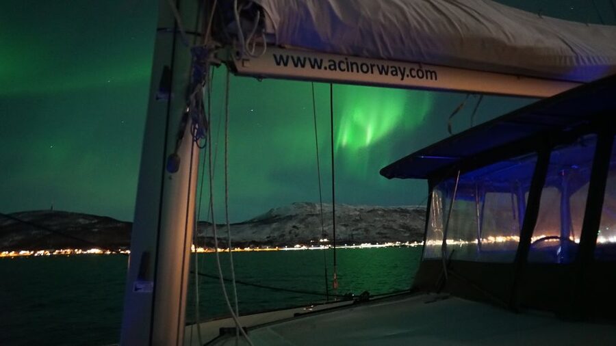 Tromsø: Northern Lights Luxury Catamaran Cruise - Finding the Aurora Borealis: how the cruise actually helps