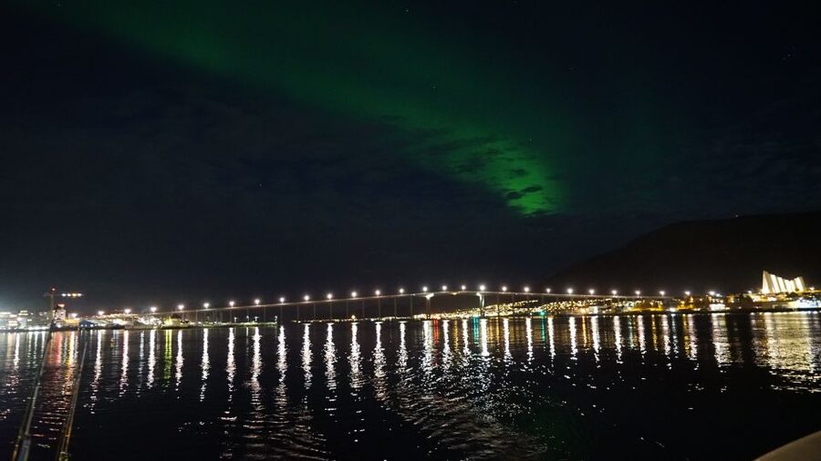 Tromsø: Northern Lights Luxury Catamaran Cruise - Panorama Saloon vs outdoor daybeds: the best viewing strategy