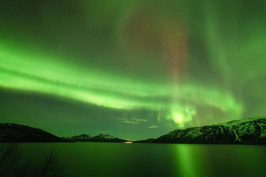 Tromsø: Northern Lights Minibus Tour with Local Experts - Storgata 44 Meet-Up and a Warm Start in Tromsø