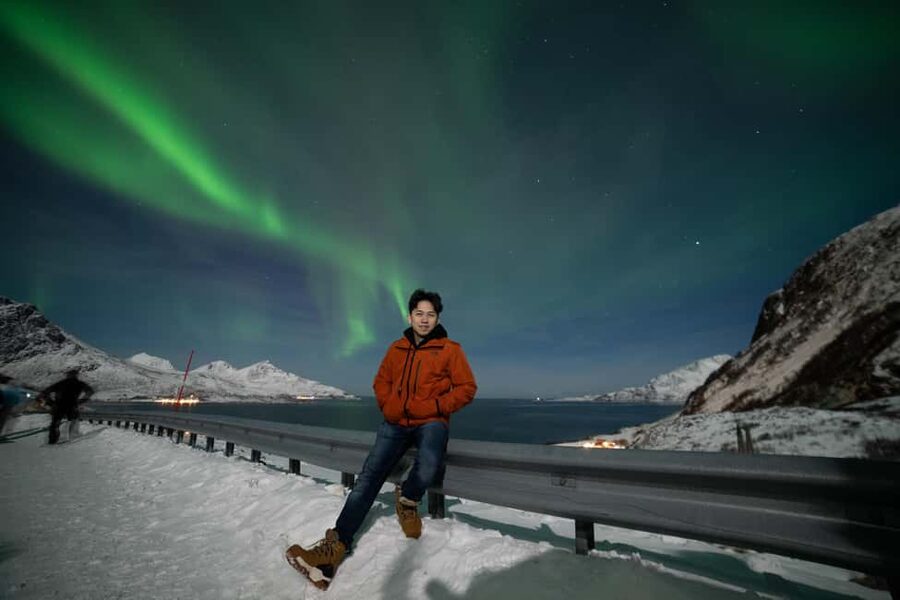 Tromsø: Northern Lights Minibus Tour with Local Experts - Packing Tips So You Don’t Feel Cold in the Wrong Places