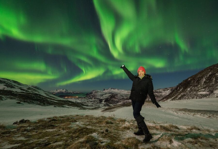 Tromsø: Northern Lights Photography Tour - The Guides on the Hunt: Spotting Bursts and Moving Like Pros