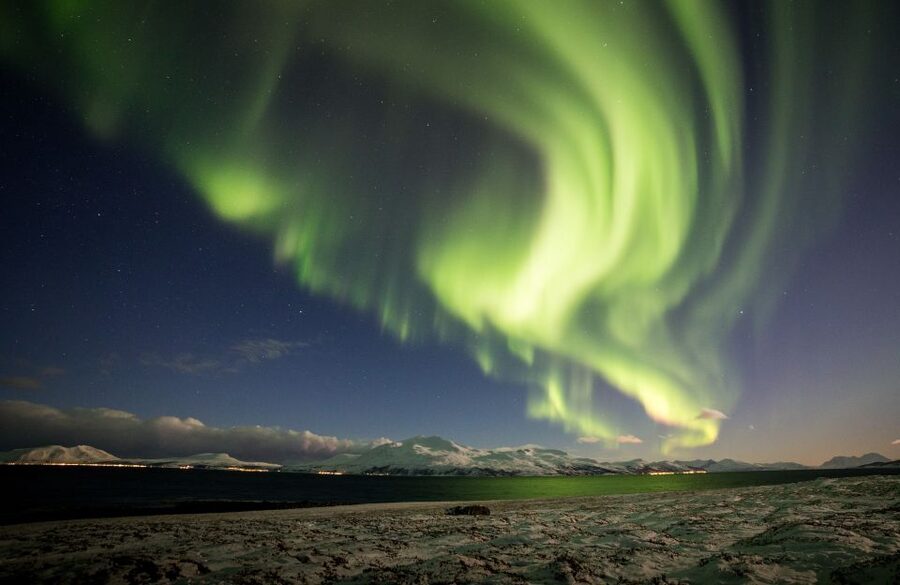 Tromsø: Northern Lights Photography Tour - Cold Comfort: Thermal Suits, Headlamps, Warmers, and Heated Insoles