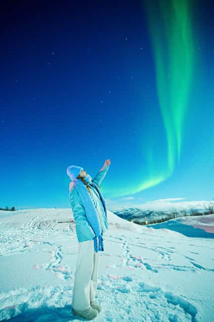 Tromsø: Northern Lights Pioneer Tour with Photos Included - Meeting outside The Dock Hotel in Tromsø: what the start sets up