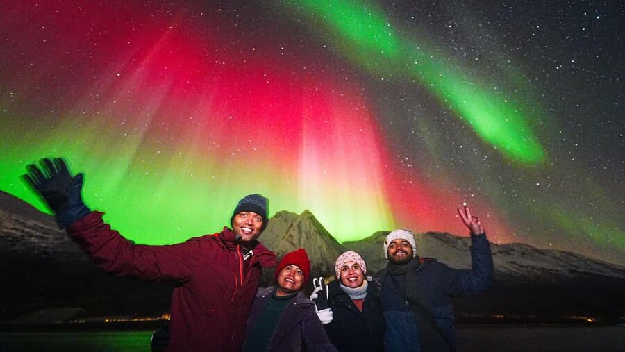 Tromsø: Northern Lights Pioneer Tour with Photos Included - Portraits and pro photos: the best souvenir is the one you can print