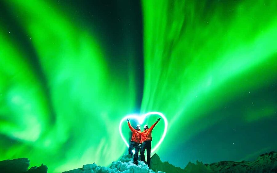 Tromsø: Northern Lights Pioneer Tour with Photos Included - Mercedes minibus comfort plus thermal suits: why it changes the whole night