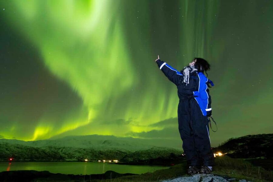 Tromsø: Northern Lights Tour with Dinner and Native Guide - Tromsø Pickup at 18:00: 4x4 Aurora Chasing in a Small Group