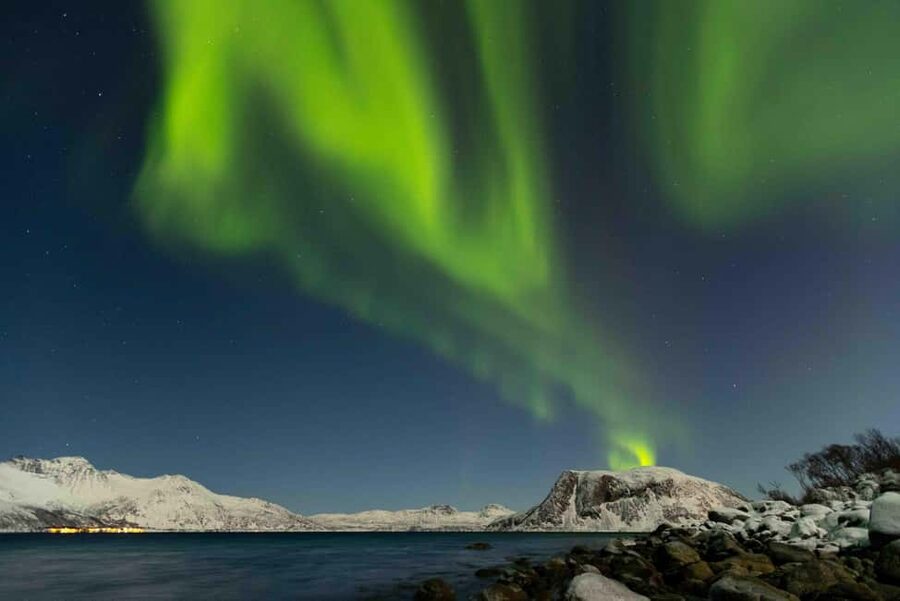 Tromsø: Northern Lights Tour with Dinner and Native Guide - Northern Lights Photography: How You Get Real Keepsakes