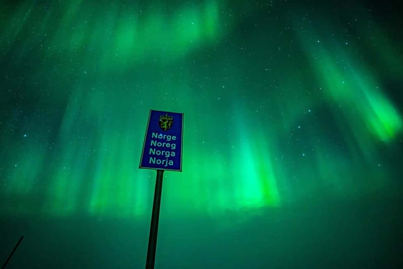 Tromsø: Northern Lights Tour with Hot Drinks and Snacks - Aurora Fokus Cinema Pickup: The Easy Start You Want at Night
