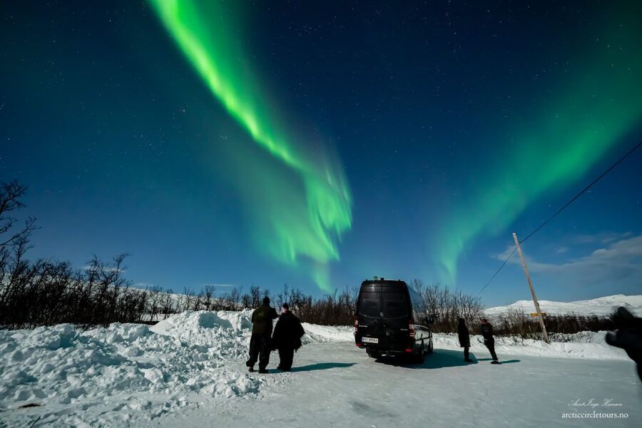 Tromsø: Northern Lights Tour with Photos, Hot Meal & Drinks - What It Feels Like When the Aurora Arrives, Plus When It Does Not