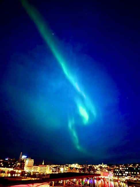 Tromsø: Northern Lights Tour with Photos & Snacks - Key highlights that make this Tromsø Aurora experience tick