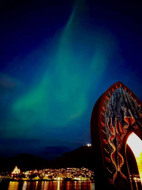 Tromsø: Northern Lights Tour with Photos & Snacks - Aurora hunting starts with darkness, not luck