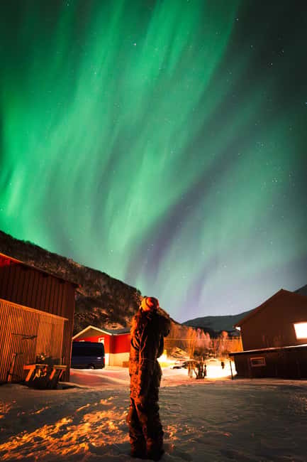 Tromsø: Northern Lights Tour with Sámi & local guides - The private camp: warmth, toilet access, and real darkness
