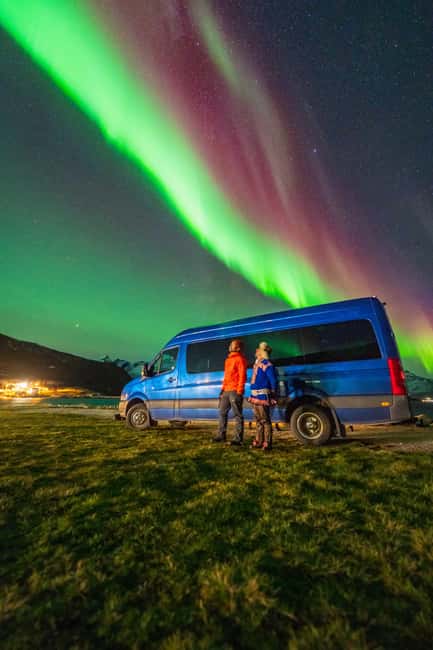 Tromsø: Northern Lights Tour with Sámi & local guides - Camera help plus professional aurora photos