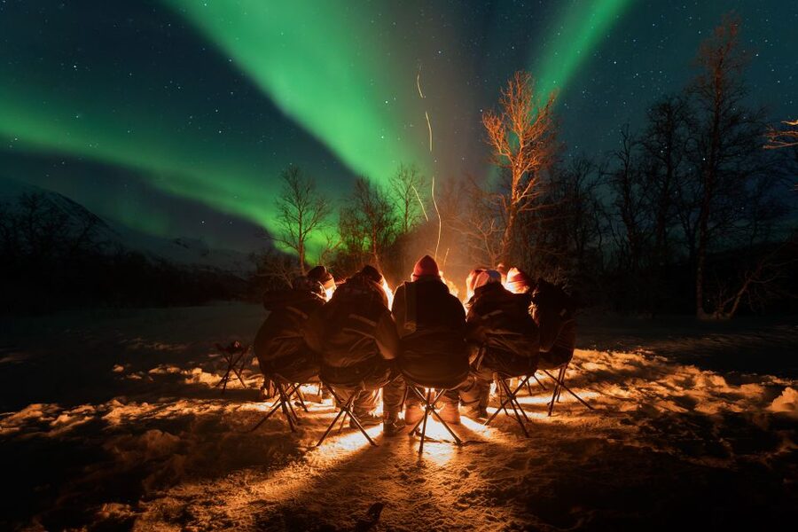 Tromsø: Northern Lights Trip with Campfire and Snacks - Thermal suits, heated bus comfort, and the campfire reset