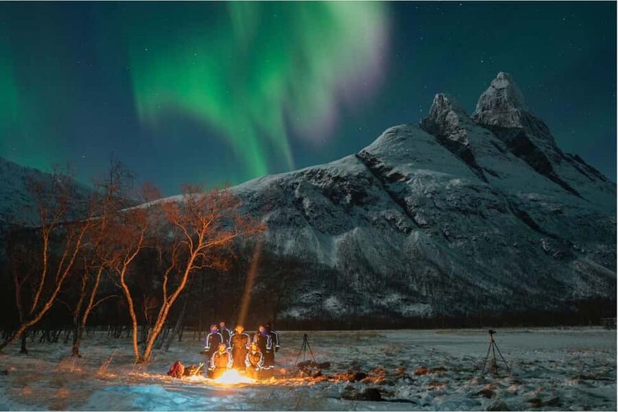 Tromsø: Premium Northern Lights Chase with Free Photos - The warm expedition meal and hot drinks, why they help aurora viewing