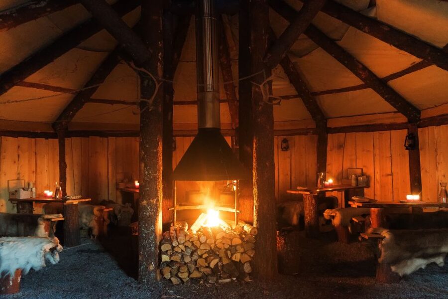 Tromsø: Reindeer Sled, Dinner, and Chance of Northern Lights - Warmth before the sled: gamme, hot drinks, and open-fire tea