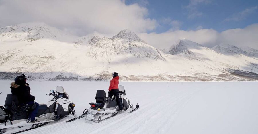 Tromsø: Scenic Arctic snowmobile safari in the Lyngen Alps - The Lyngen Alps snowmobile feel: more than just speed