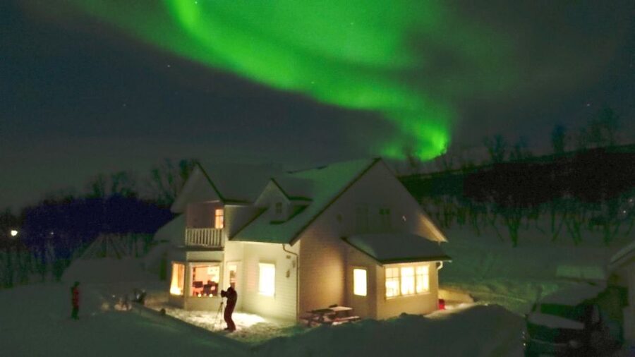 Tromsø: Snowmobile Tour with Aurora Crystal Lavvo Stay - Cross-Country or Snowshoes: Optional Extra Motion
