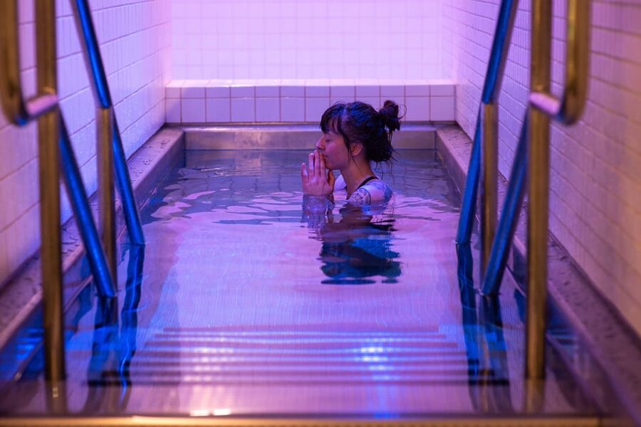 Tromsø: Spa/Pool with Bath, Sauna and Outdoor Heated Pool - The outdoor heated pool: where the weather turns into the feature