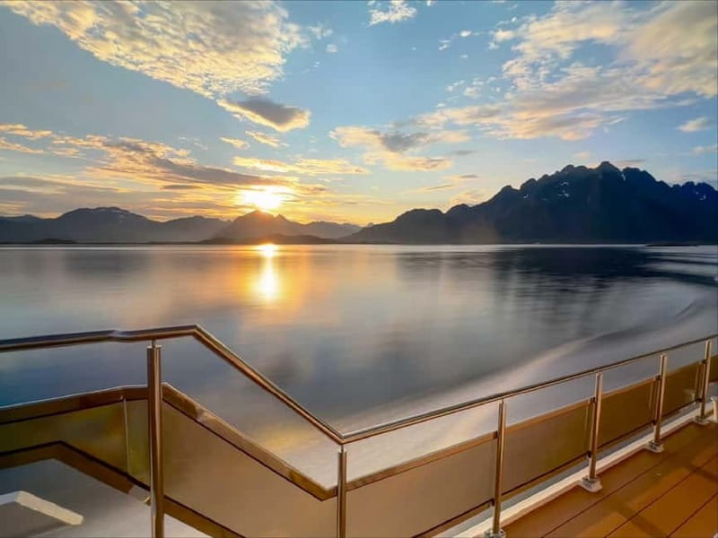 Tromsø: Summer Arctic Light Cruise with a Guide - Viewpoints, Gåsvær, and Kvaløyvågen for Birds Like Puffins