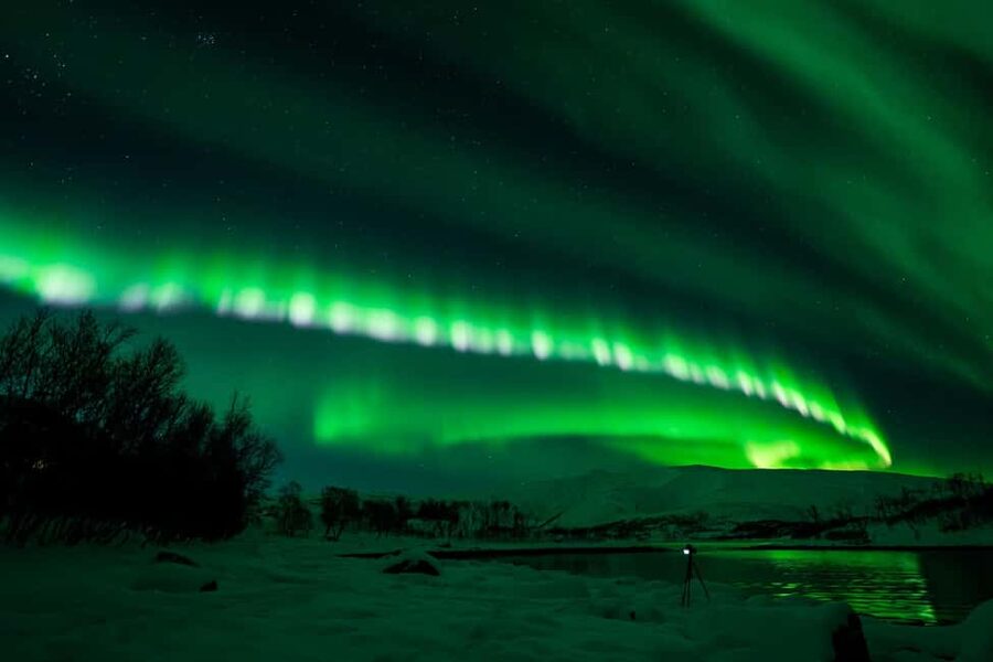 Tromsø: Unlimited Northern Lights Chase Across Borders - What You Do While Waiting: Hot Drinks, Snacks, and Cold-Proof Gear