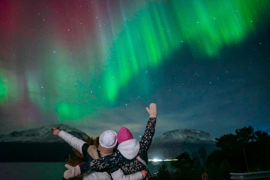 Tromsø: Unlimited Northern Lights Chase Across Borders - What the Timing Really Feels Like (8 Hours, With Chase Hours)