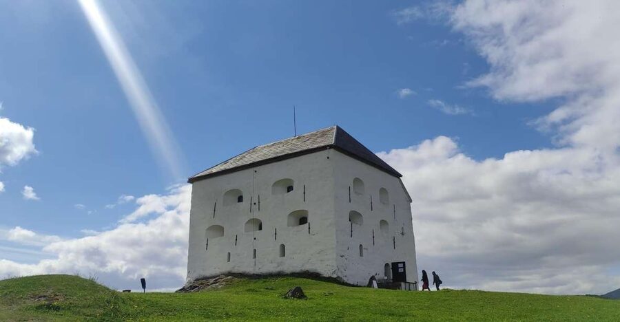 Trondheim: City Bus Tour - Kristiansten Fortress, built for fire and invasion