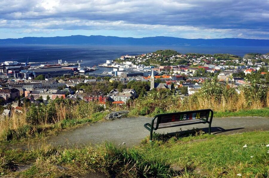 Trondheim: City Highlights Bus and Walking Tour - The 210-minute bus-and-walk flow that makes Trondheim easy