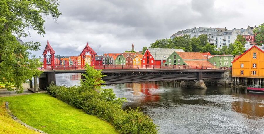 Trondheim: City Highlights Bus and Walking Tour - Old Town Bridge (Gamle Bybro) and the warehouse river view