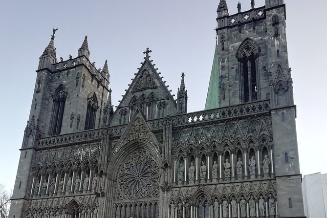 Trondheim: Discover the city of kings with a local guide - Start at Torvet: your Trondheim walking loop begins in the middle