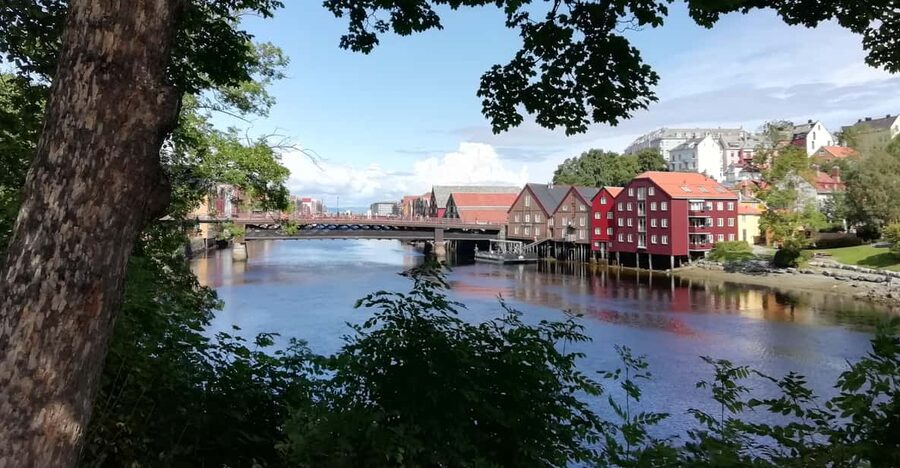 Trondheim : Explore the city of kings with a local guide - Bakklandet cobblestones and the Trampe Cyclocable bicycle lift