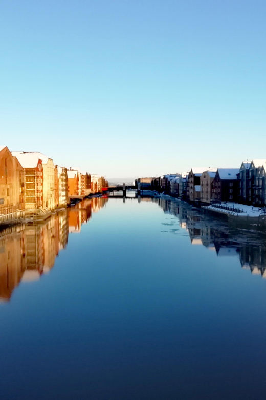 Trondheim : Explore the city of kings with a local guide - Stiftsgården outside: royal family, summer residence, and the calm pause