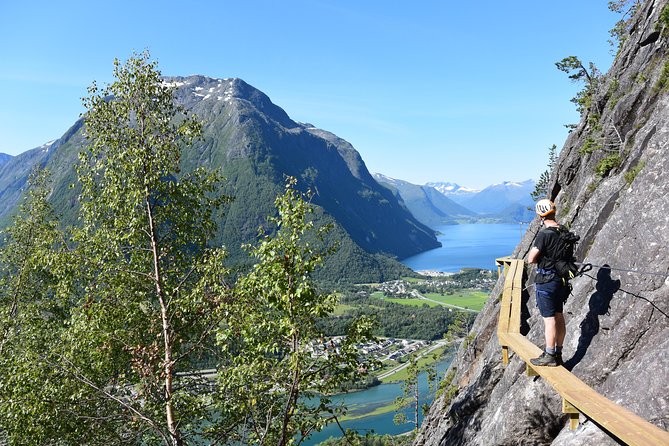 Via Ferrata Åndalsnes Intro Wall - The guide experience, clear calm leadership up on the wall