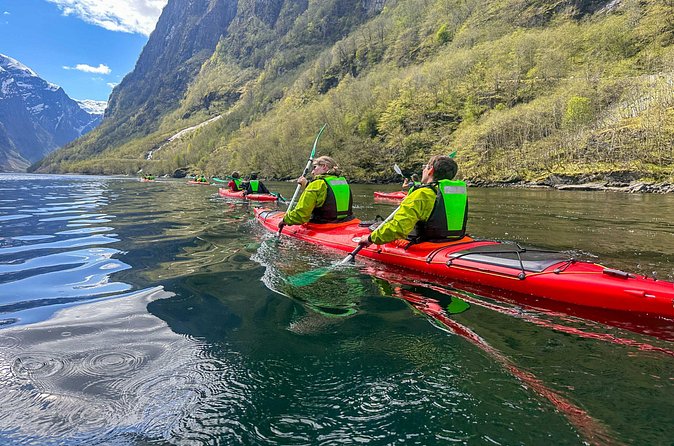 Vossevangen: Nærøyfjord Full-Day Guided Kayaking Trip - Gear included: why the spray skirt and splash jacket are a big deal