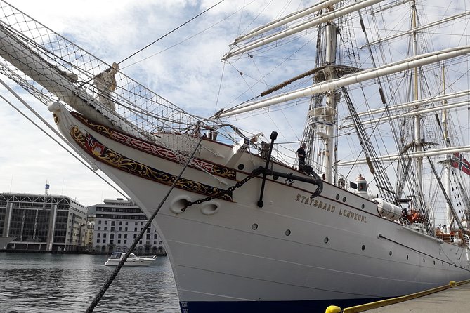 Walking tour: Medieval Spirit of Bergen + sweet Arctic gifts - Getting your bearings: a smooth medieval loop in Bergen