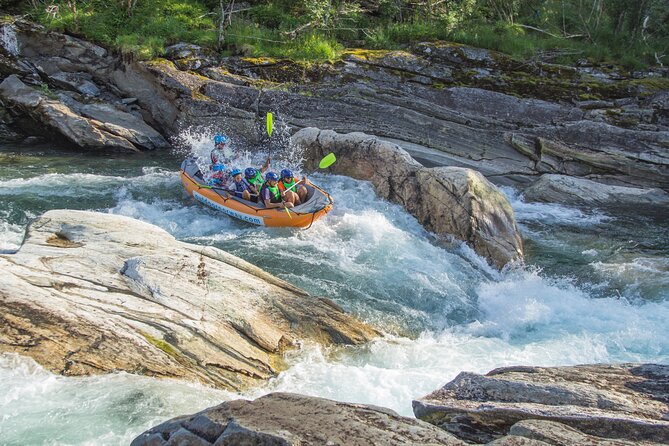Whitewater Rafting Grade 3 to 4 - The Real Difference Makers: Certified Guides and Clear Coaching