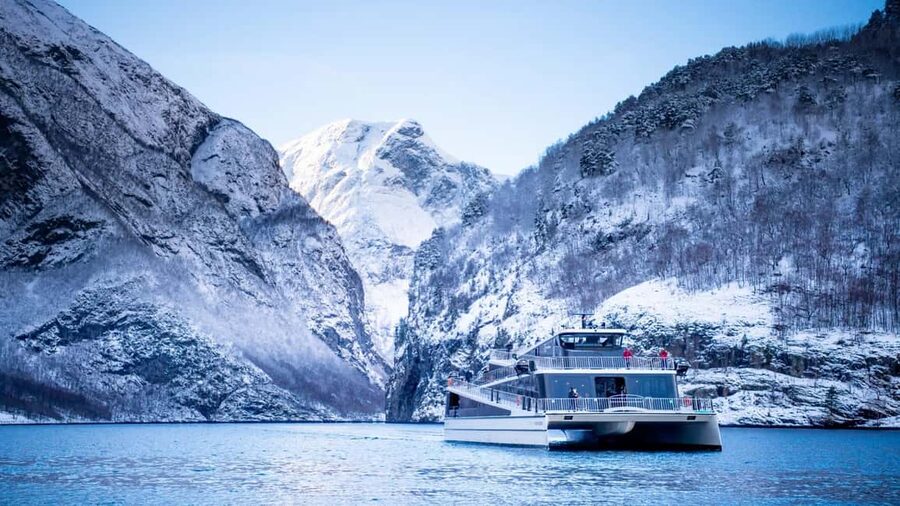 Winter Tour Viking Village, Nærøyfjord Cruise & Flåm Railway - Bergen Departure: Why the Early Start Works